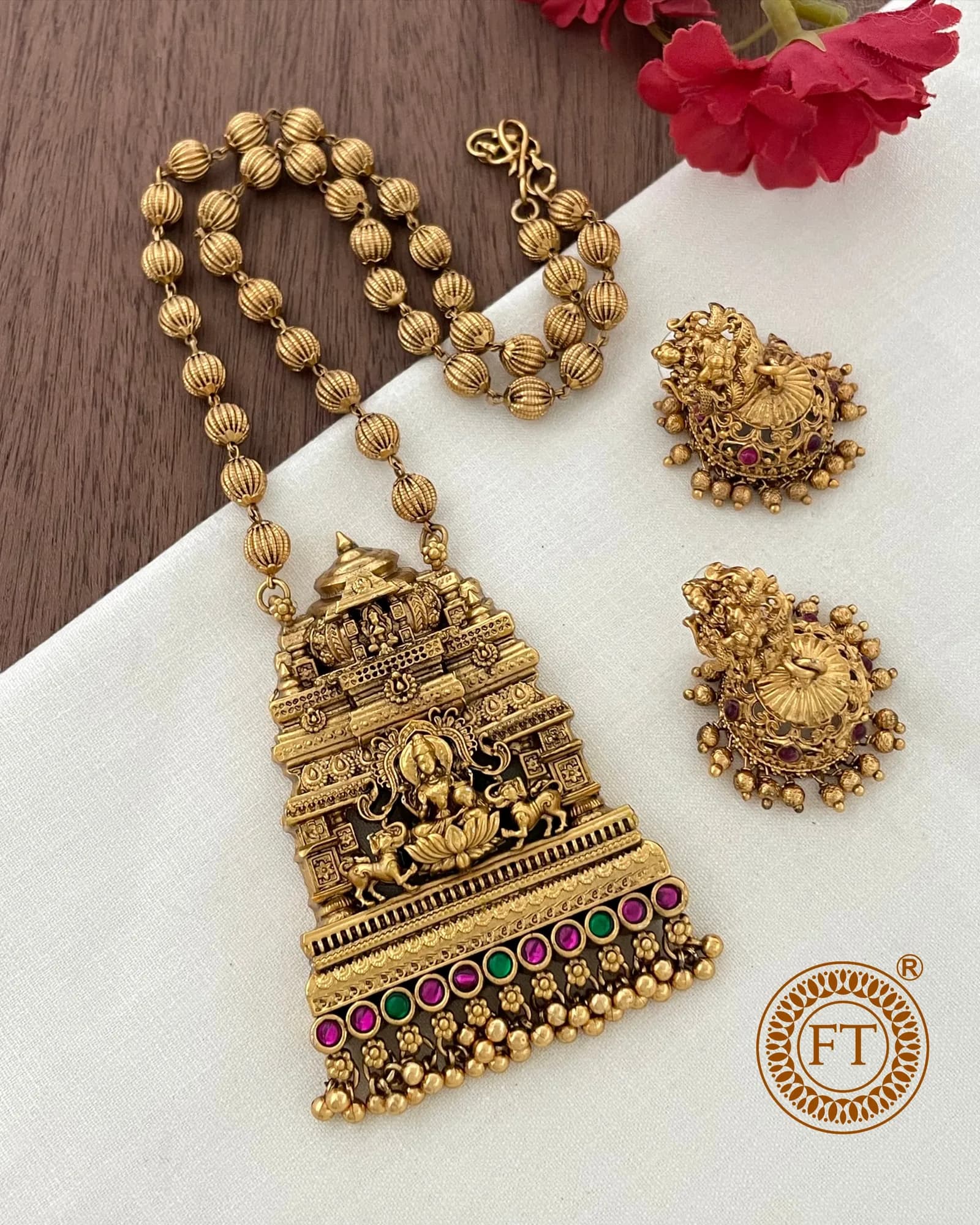 Temple Dollar  Ball Shape Chain With Earring