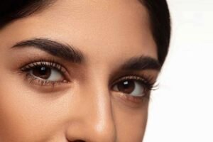 4 Natural Ways To Make Your Eyebrows Thick