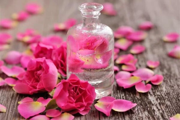 Benefits of Rose Water for Hair and How to Use It